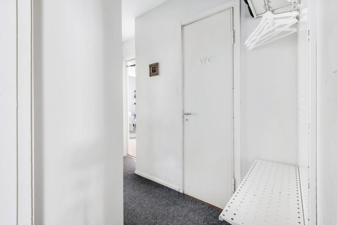 Wehost Spacious Studio Near Metro Kallio Helsingfors Exteriör bild